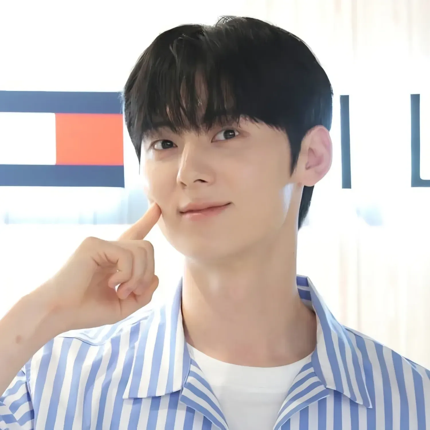 Behind-the-scenes cut of Hwang Minhyun