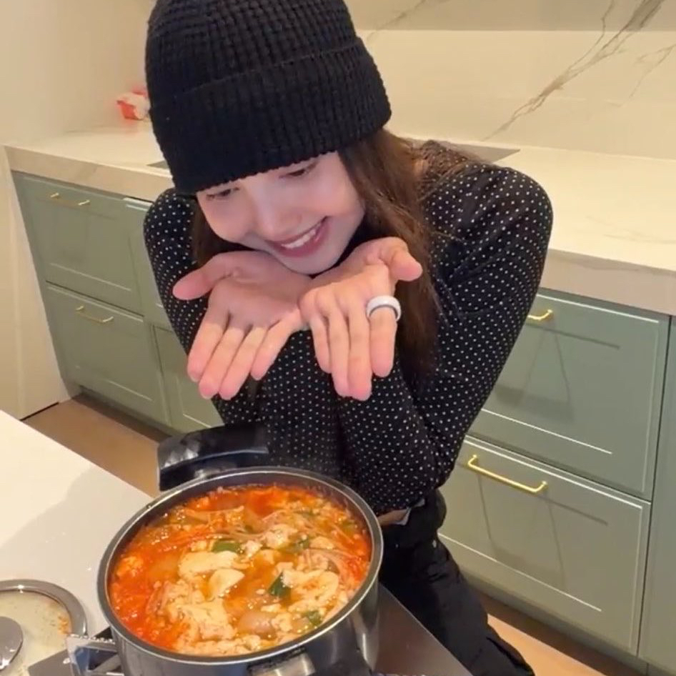 Foto terbaru Lisa (BLACKPINK)