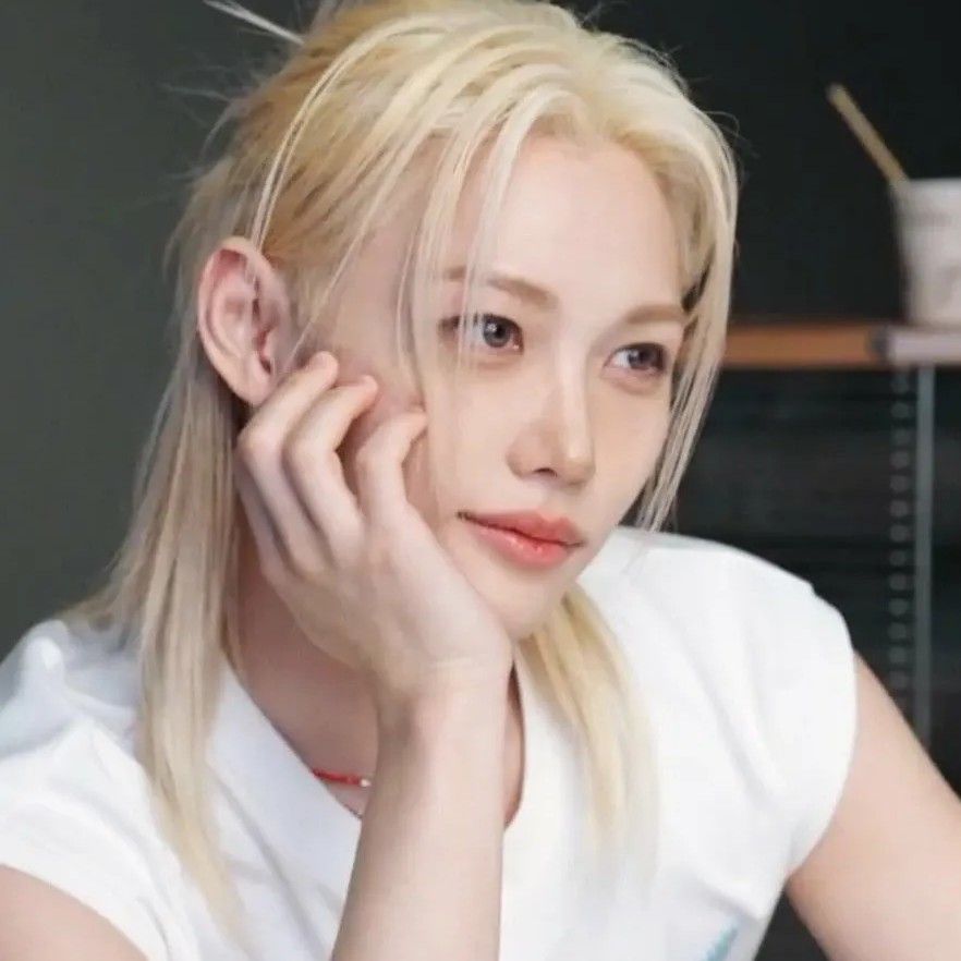 Behind-the-scenes cut of Felix (Stray Kids)