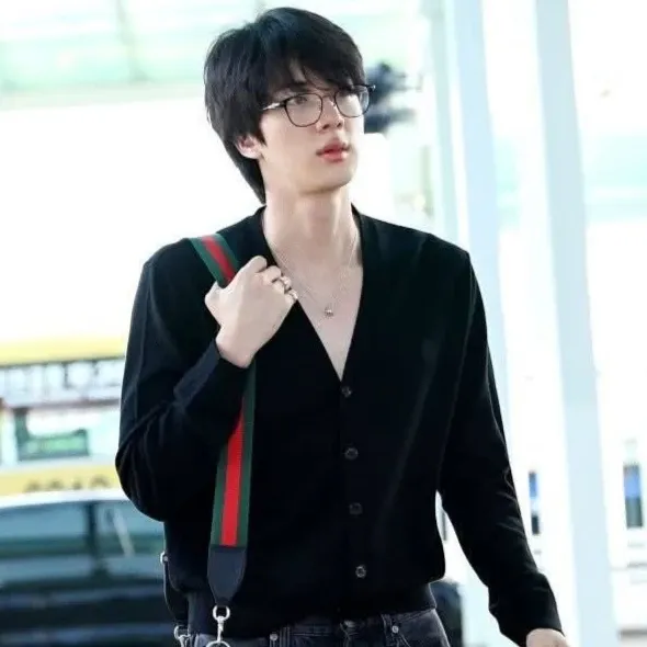 진 (방탄소년단)의 비하인드 컷