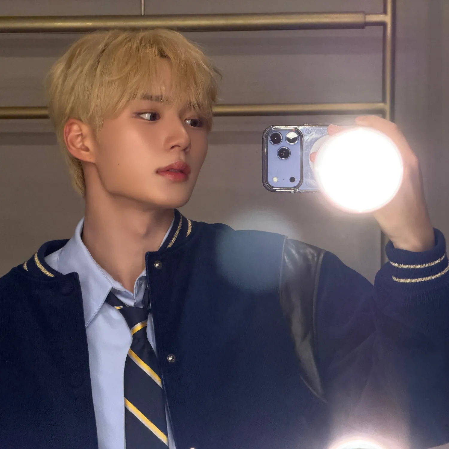 Behind-the-scenes cut of Kim Junseo (ALPHA DRIVE ONE)