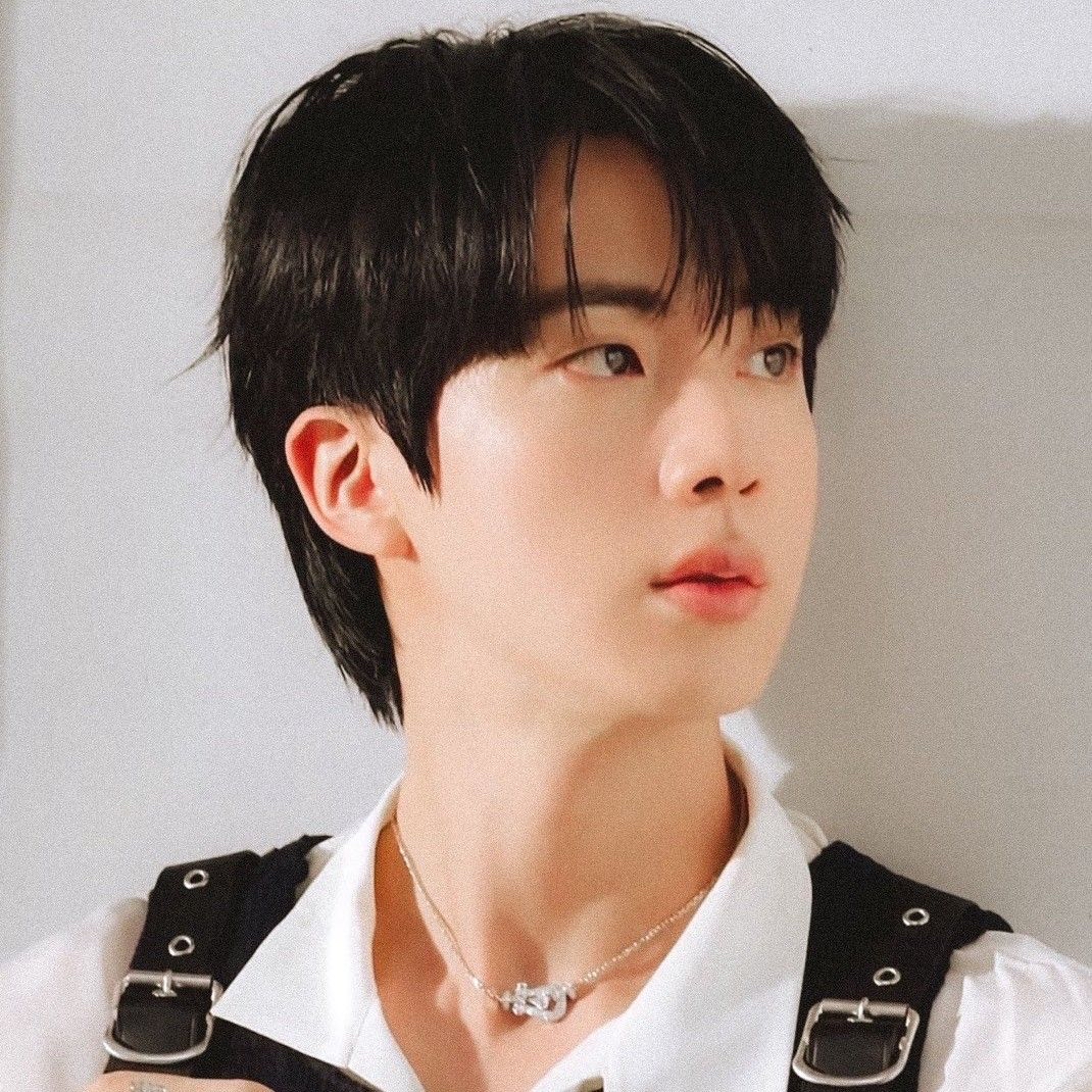 ジン (BTS)の最新写真