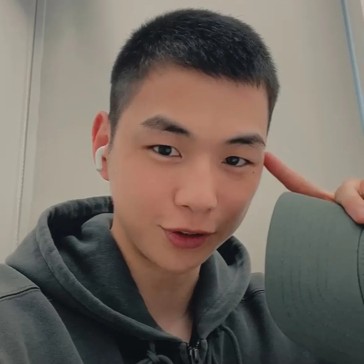 강다니엘의 비하인드 컷
