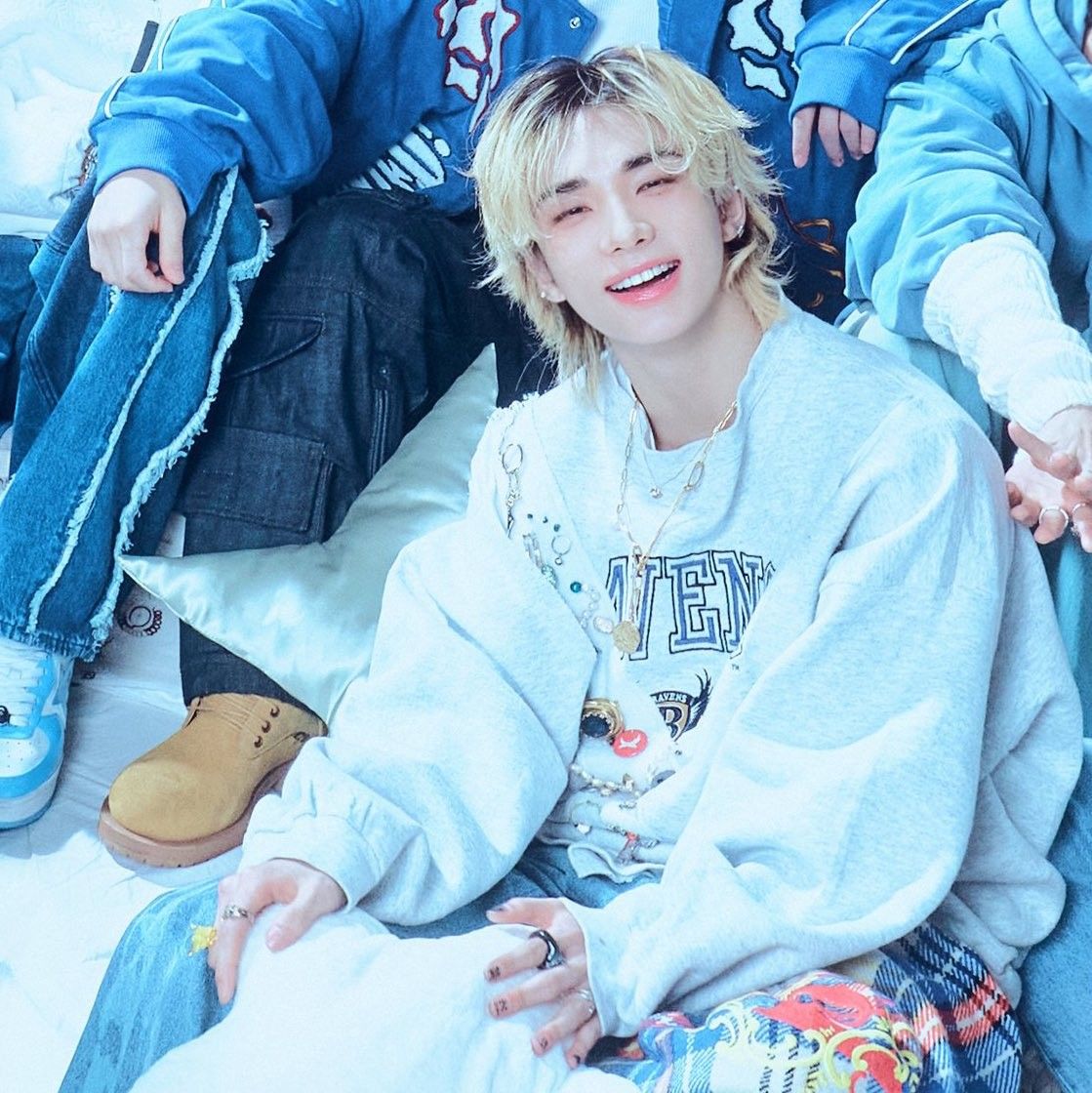 Behind-the-scenes cut of Hyunjin (Stray Kids)