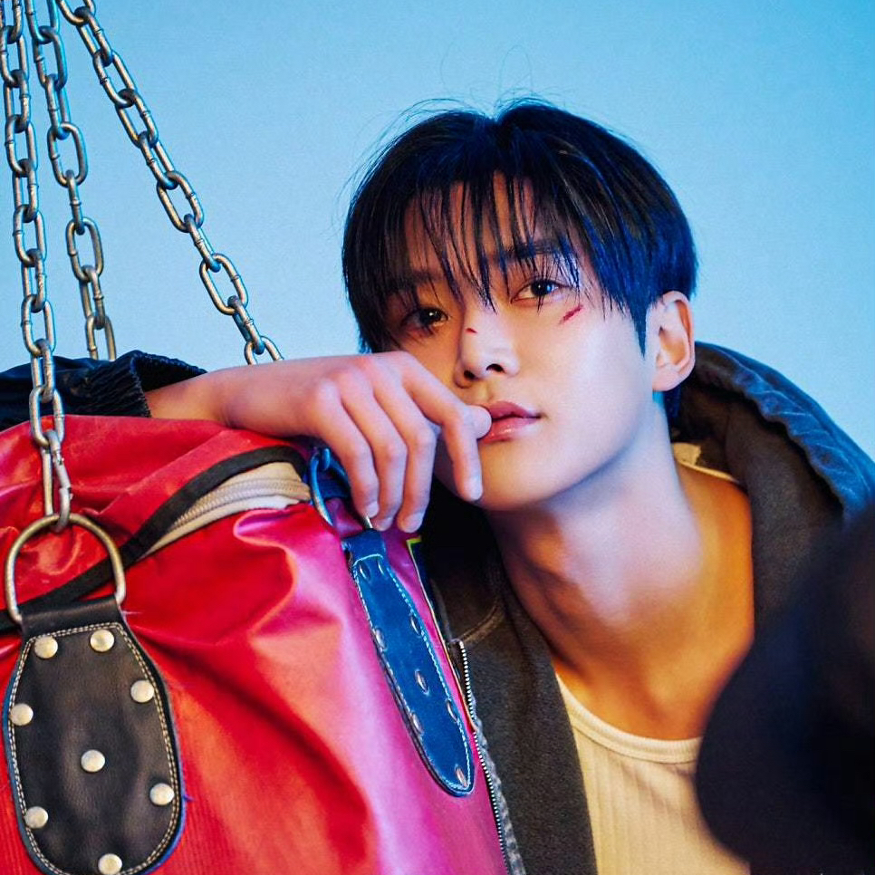 로운의 비하인드 컷