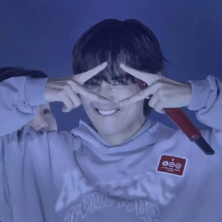 Foto terbaru V (BTS)