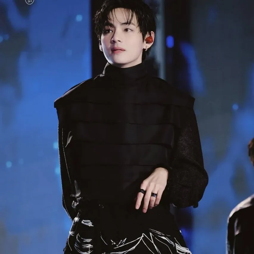 Foto terbaru V (BTS)