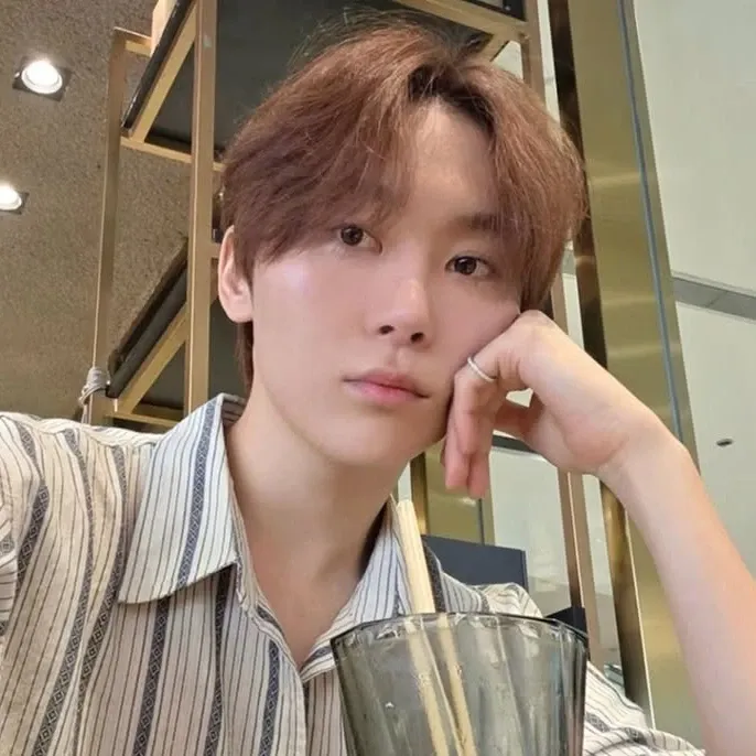 Momen yang diabadikan oleh penggemar Seungkwan (SEVENTEEN)