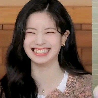 Foto aktivitas terbaru TWICE
