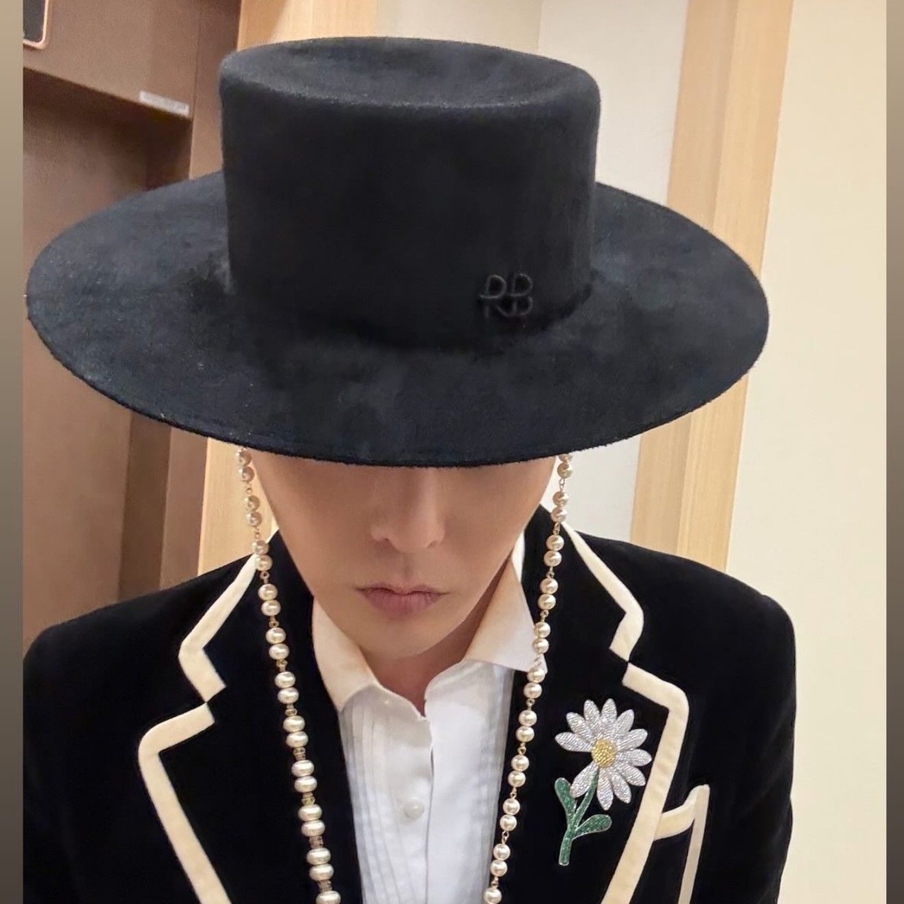 Behind-the-scenes cut of G-DRAGON (BIGBANG)