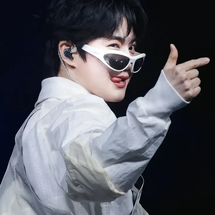 Behind-the-scenes cut of Suho (EXO)