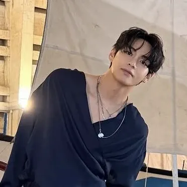 A moment captured by V (BTS)'s fan