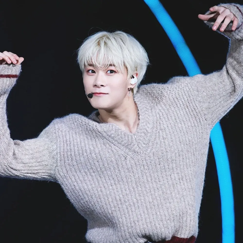 아스트로의 최신 사진