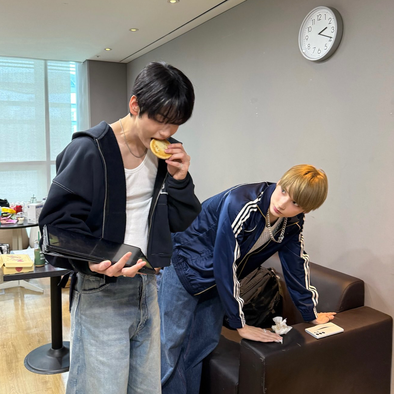 Potret di balik layar TOMORROW X TOGETHER