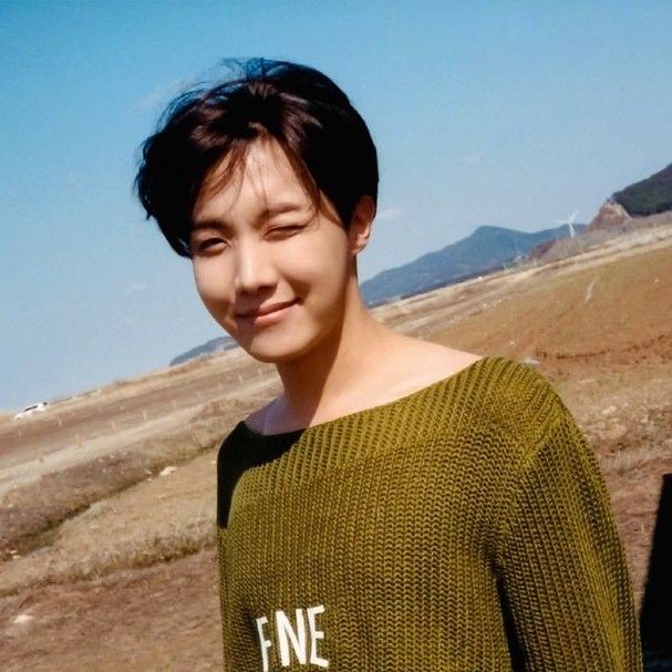 Foto aktivitas terbaru j-hope (BTS)