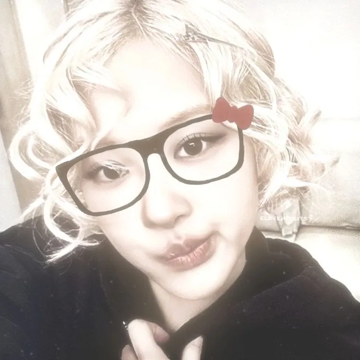 Recent activity shot of ROSÉ (BLACKPINK)