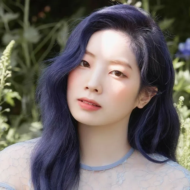 Foto aktivitas terbaru Dahyun (TWICE)