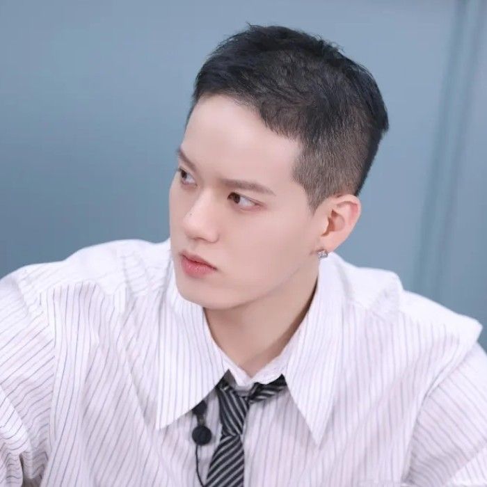 Latest photo of Peniel (BTOB)