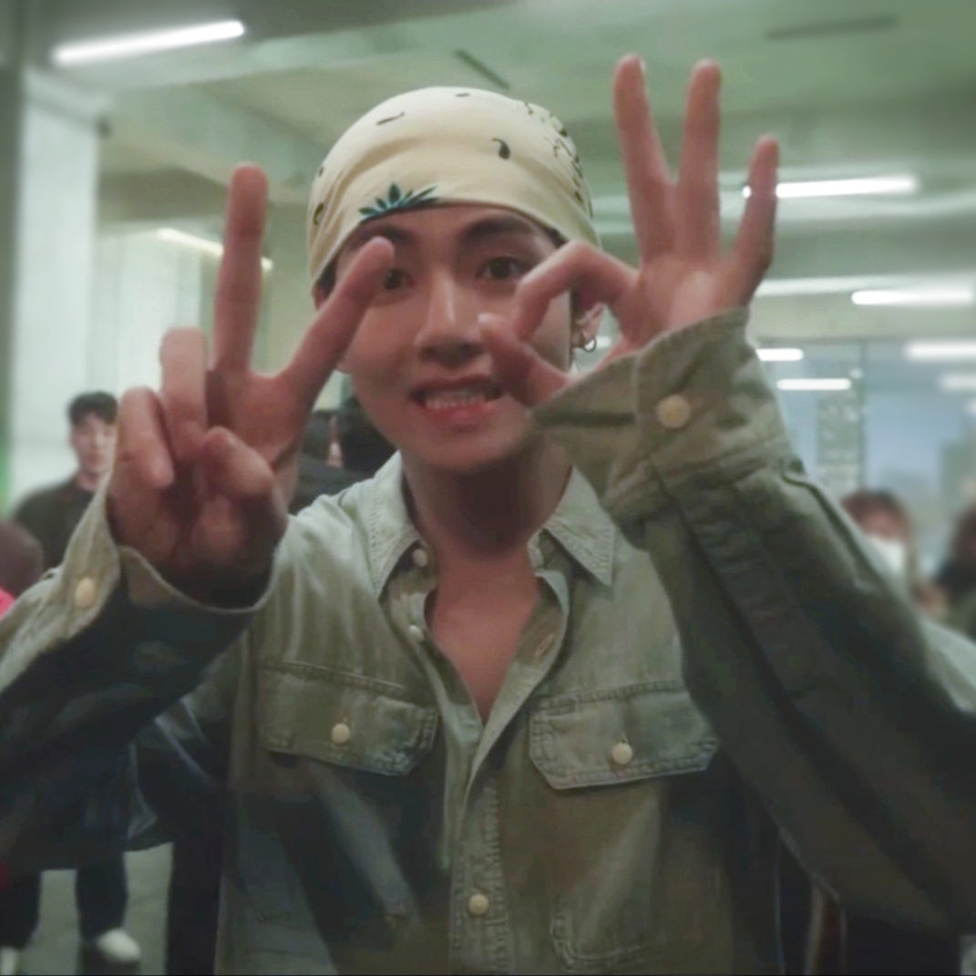 V (防彈少年團)的最新活動照片