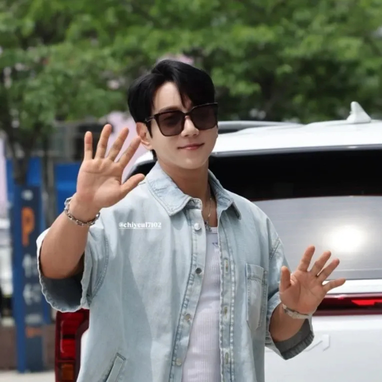 Recent activity shot of Hwang Chiyeol