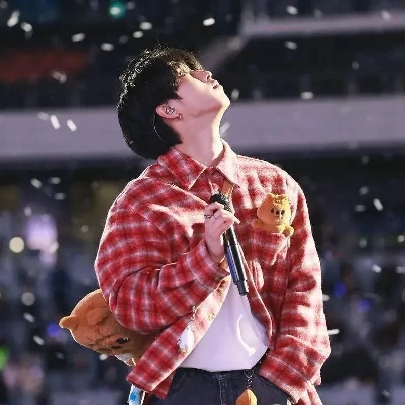 Latest photo of HAN (Stray Kids)
