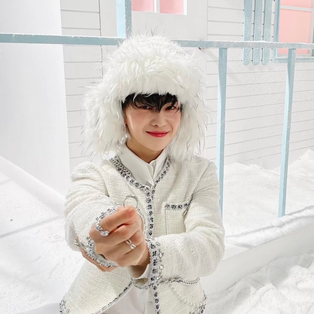 A moment captured by Park Gunwook (ZEROBASEONE)'s fan