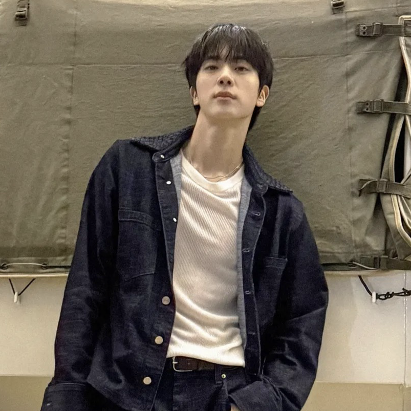 Foto aktivitas terbaru Jin (BTS)