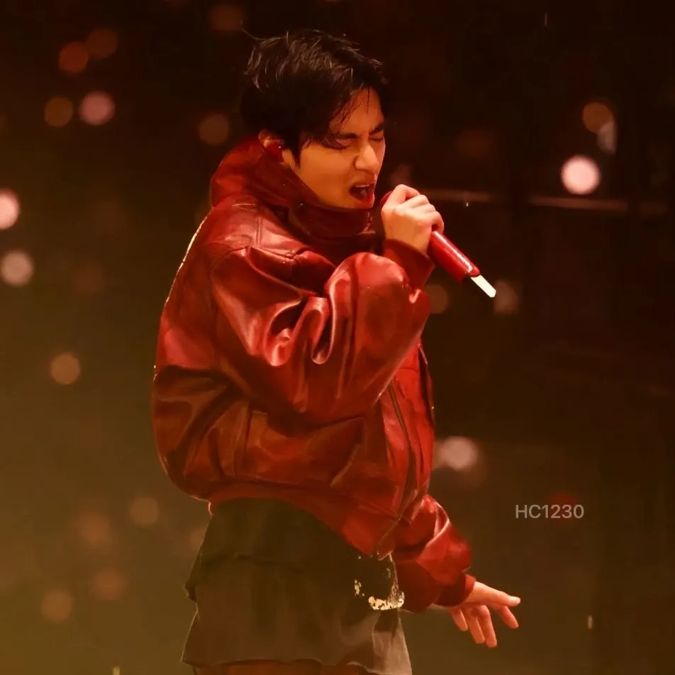 Foto aktivitas terbaru V (BTS)