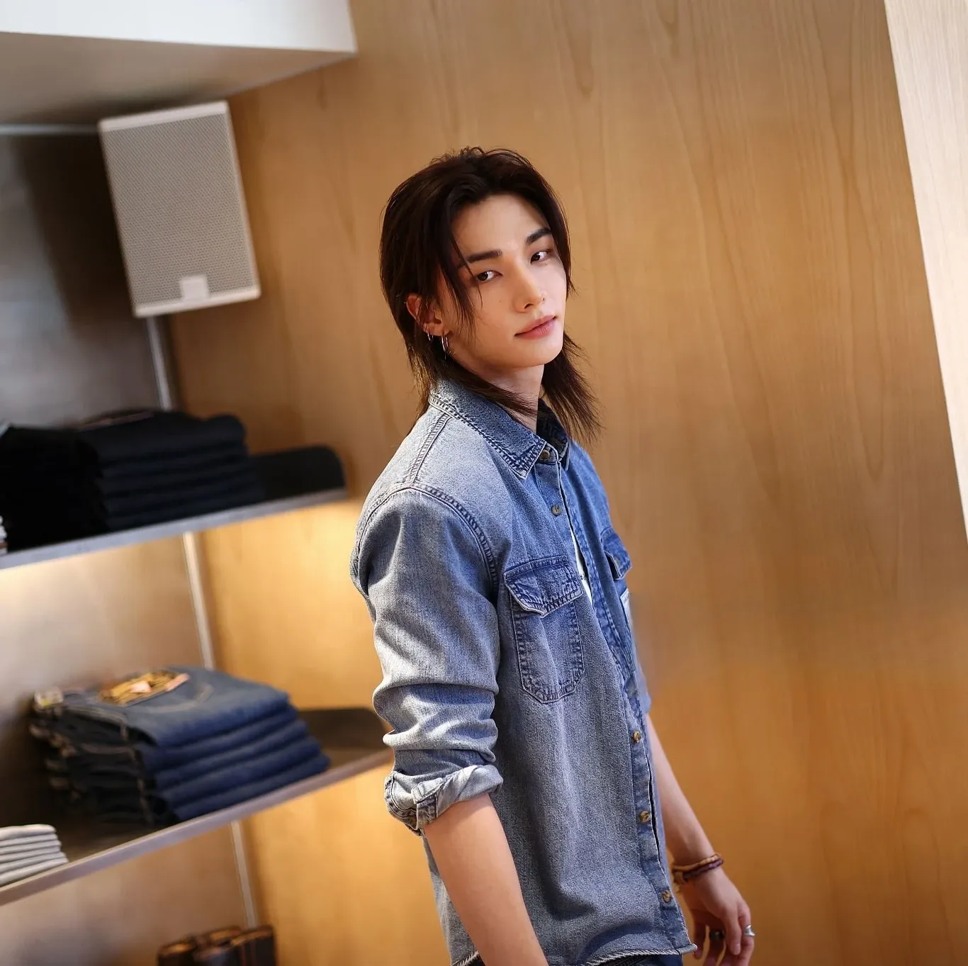 Foto aktivitas terbaru Hyunjin (Stray Kids)
