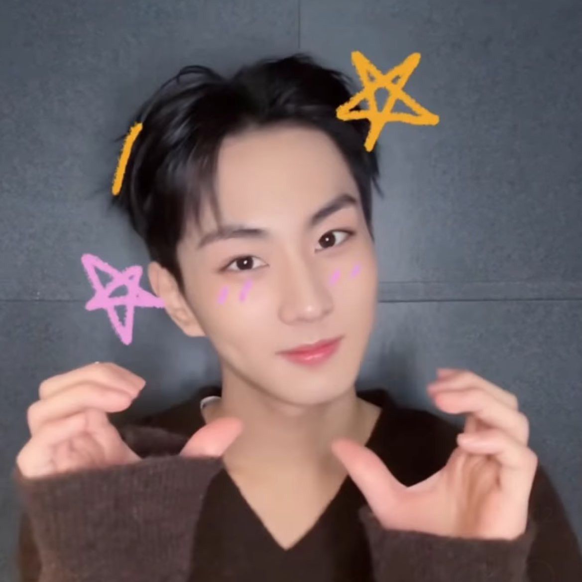 Latest photo of Jungwon (ENHYPEN)