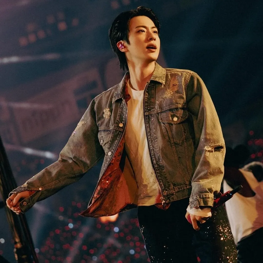 진 (방탄소년단) 최근 활동샷