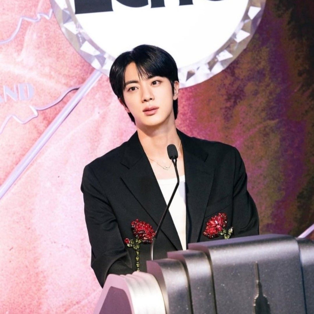 진 (방탄소년단) 최근 활동샷