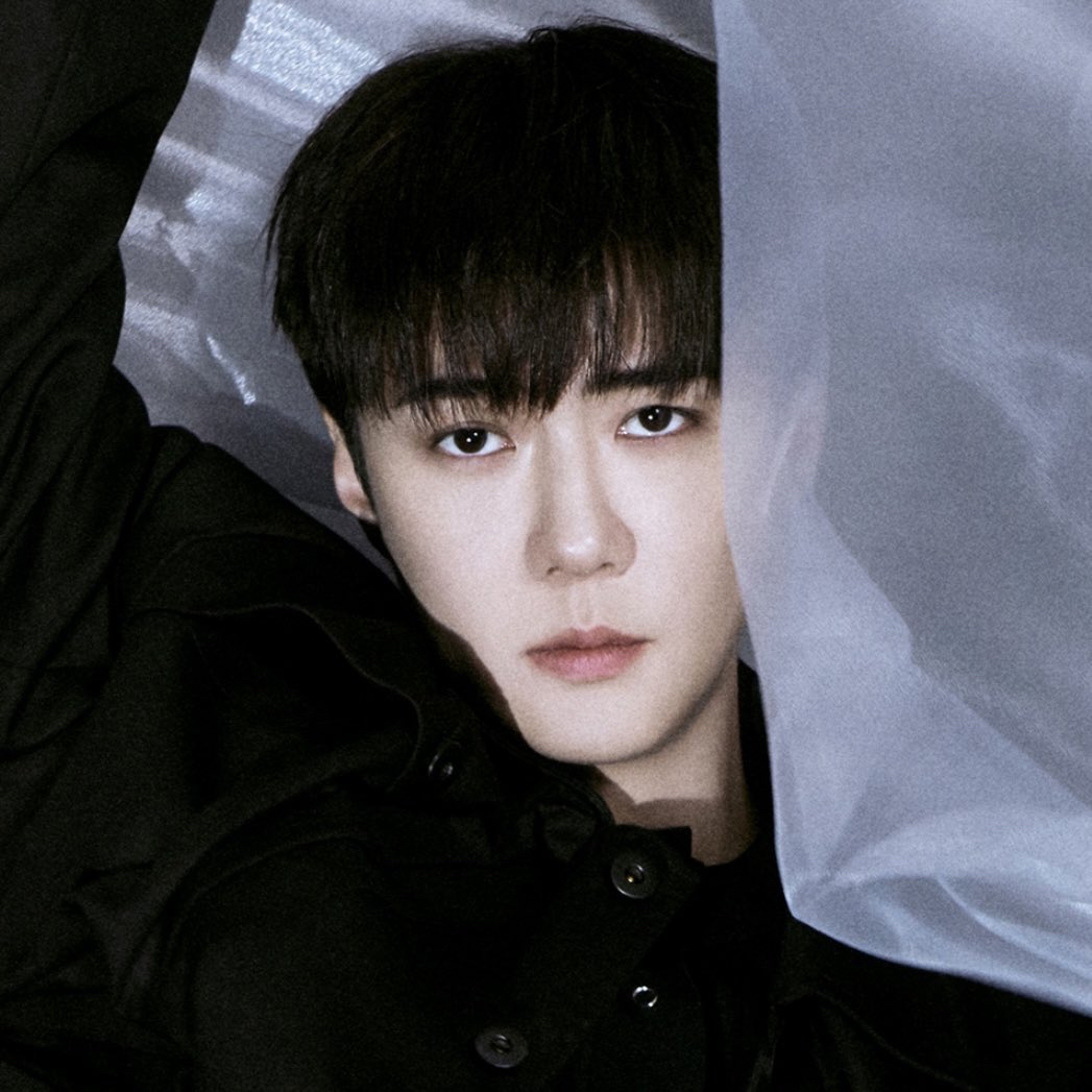 Behind-the-scenes cut of EXO