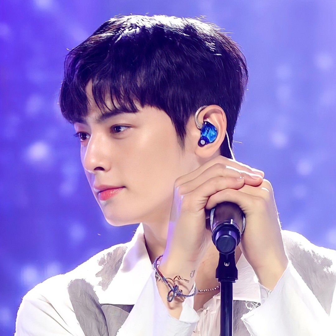 A moment captured by Eunwoo (ASTRO)'s fan