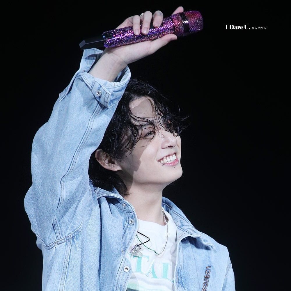 Foto aktivitas terbaru Jungkook (BTS)