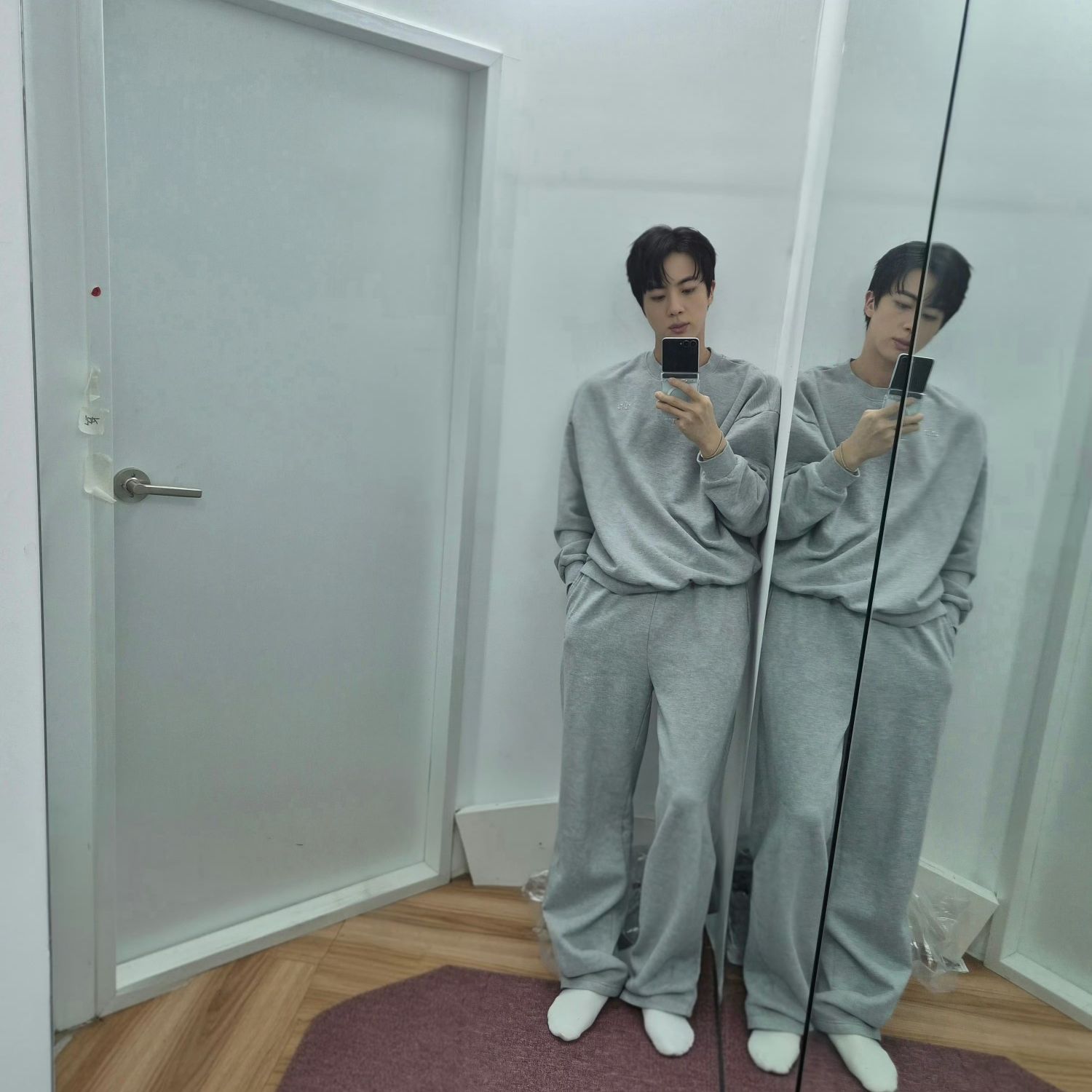 Momen yang diabadikan oleh penggemar Jin (BTS)