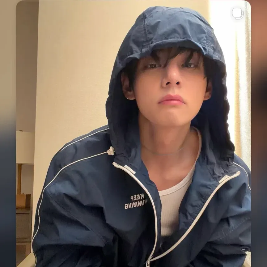 뷔 (방탄소년단)의 최신 사진