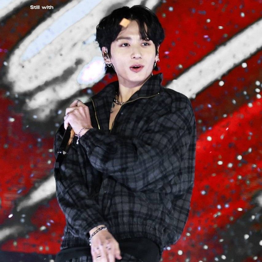 A moment captured by Jungkook (BTS)'s fan