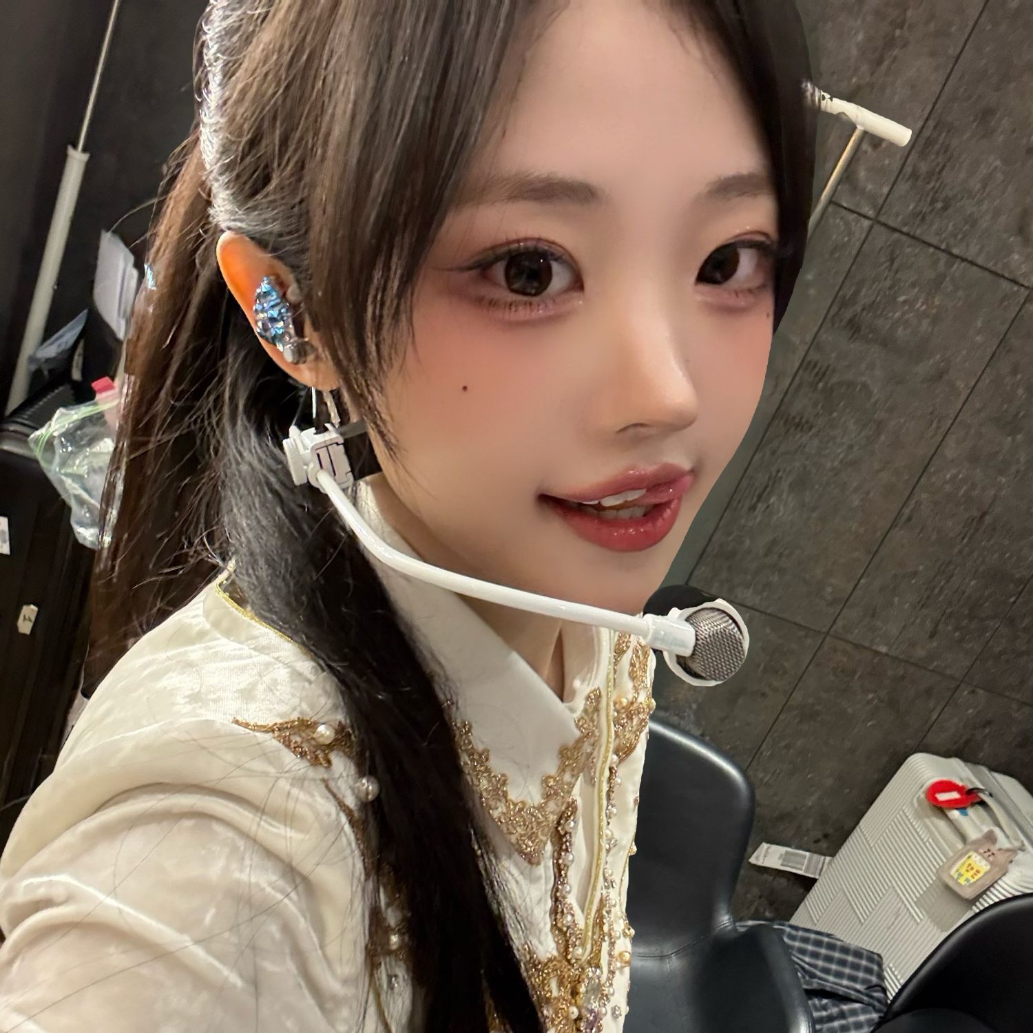 Behind-the-scenes cut of QWER