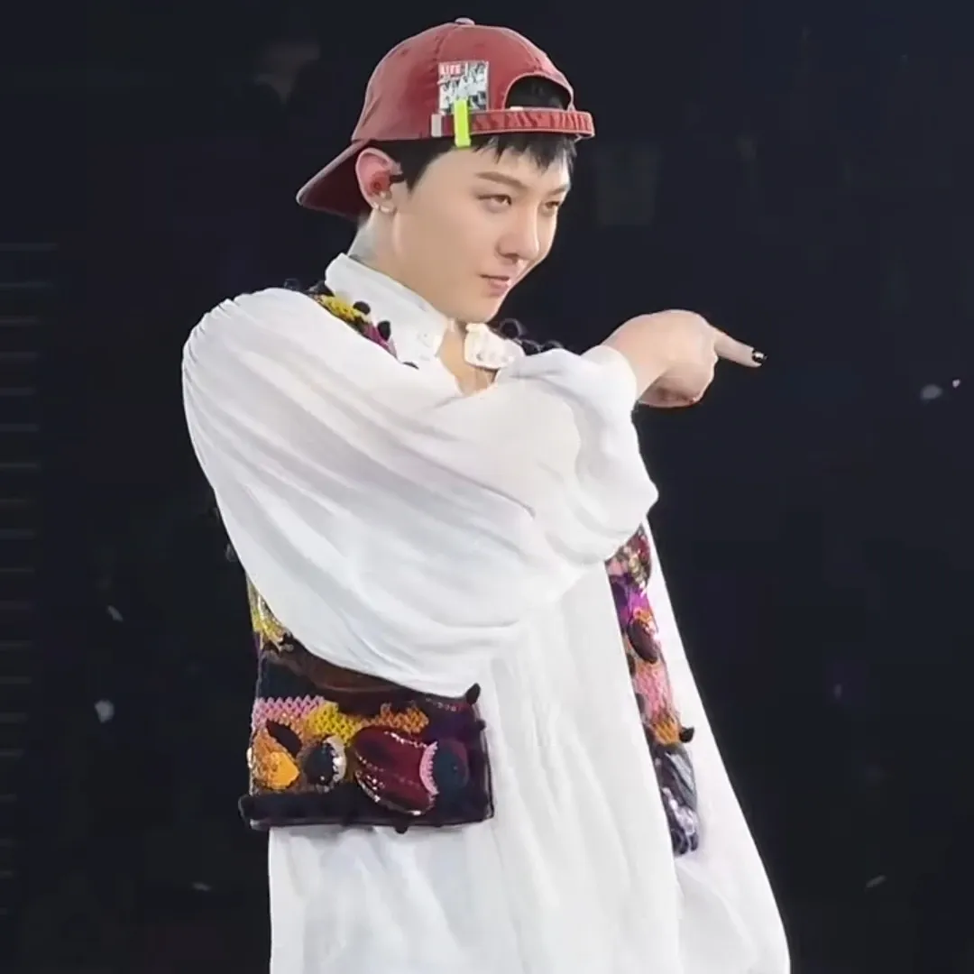 Behind-the-scenes cut of G-DRAGON (BIGBANG)