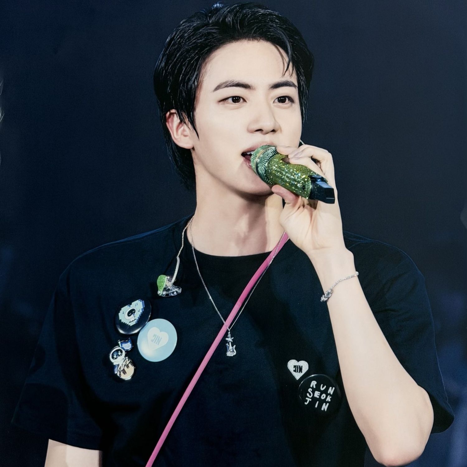 Foto aktivitas terbaru Jin (BTS)