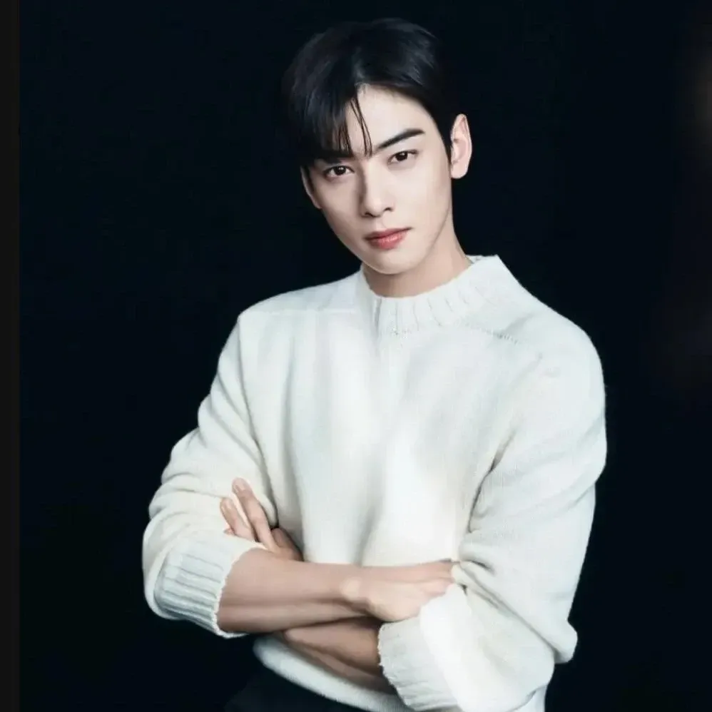 Recent activity shot of Eunwoo (ASTRO)