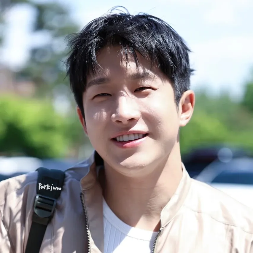 Foto terbaru Jinjin (ASTRO)