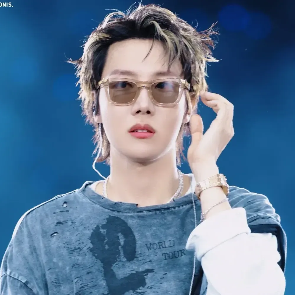 Momen yang diabadikan oleh penggemar j-hope (BTS)