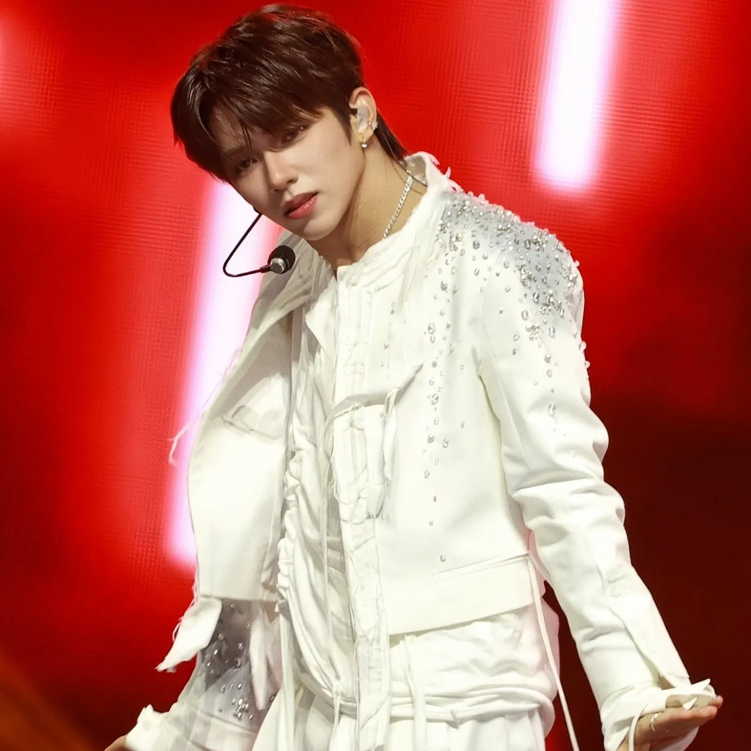 A moment captured by JL (AHOF)'s fan