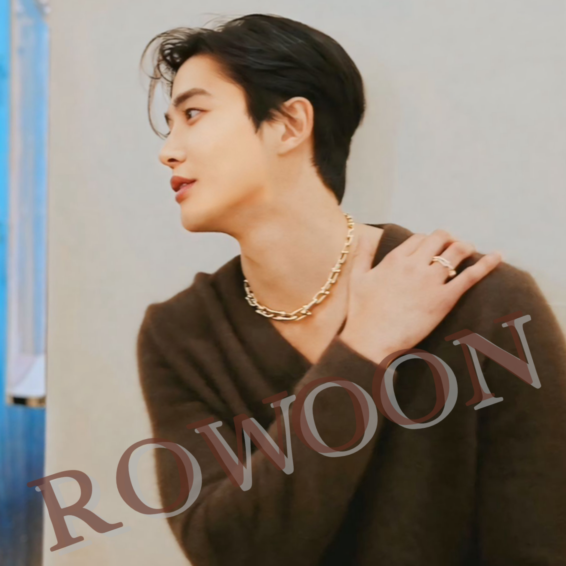 로운의 최신 사진