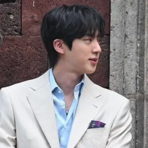 Foto terbaru Jin (BTS)