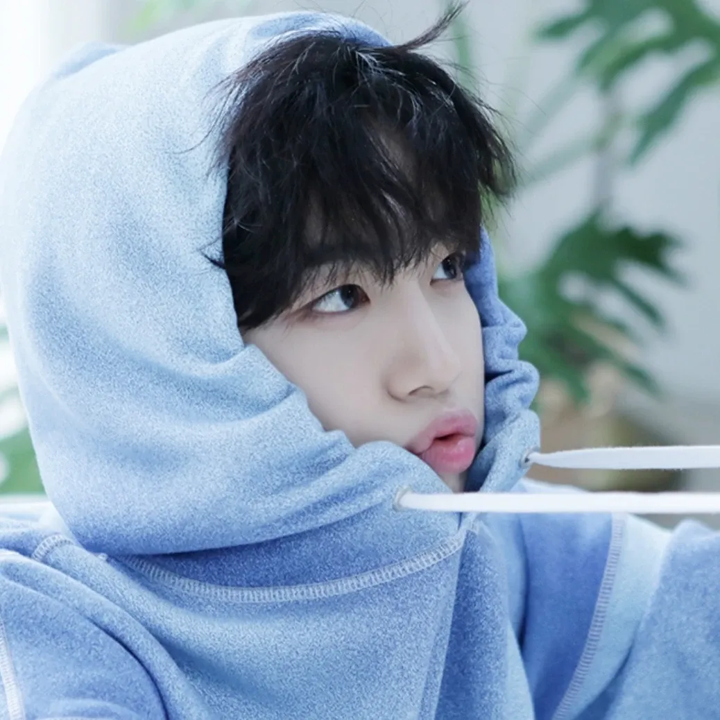 A moment captured by Kim Yohan (WEi)'s fan