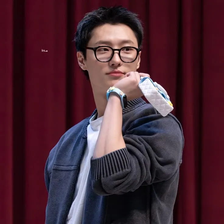 Behind-the-scenes cut of WOODZ