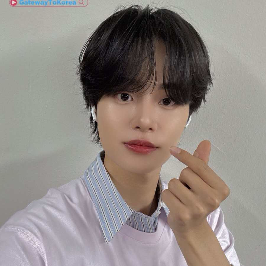 A moment captured by Lee Daehwi (AB6IX)'s fan